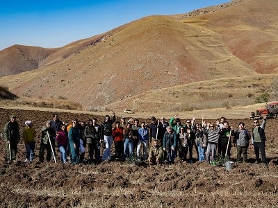 En Arménie, les employés de la compagnie de téléphonie Ucom ont participé aux travaux de restauration forestière dans la région de Vayots Dzor