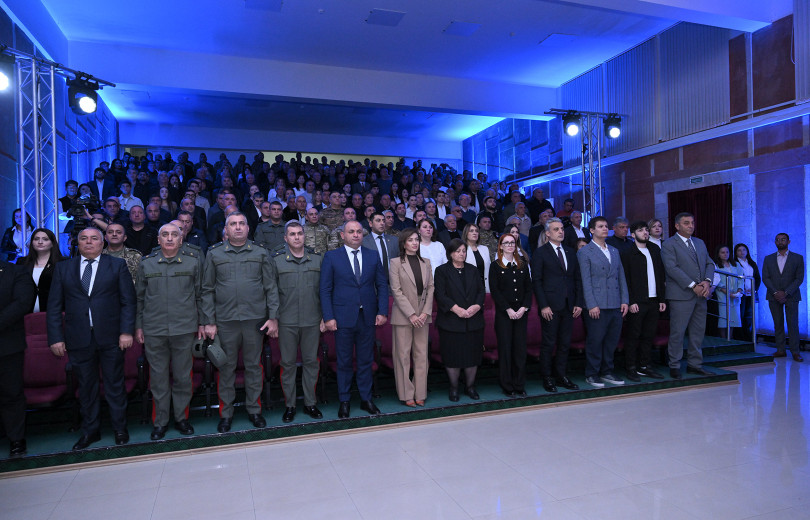 Anna Hakobyan était présente à la cérémonie dédiée à la mémoire du héros national d’Arménie, Vahagn Asatryan