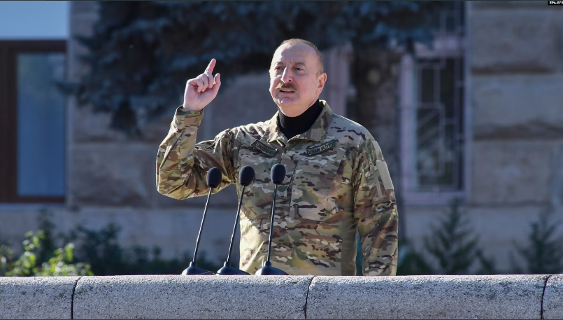 Aliyev met à nouveau l’Arménie en garde contre l’armement