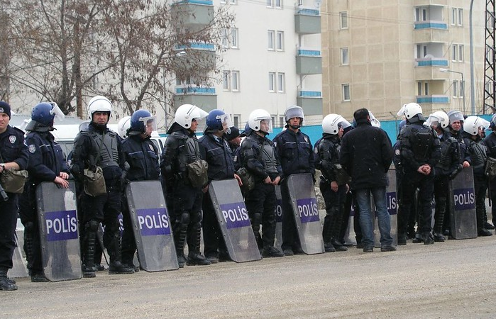 Vague d’arrestations après la destitution de maires