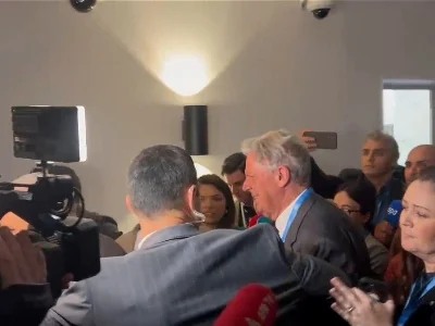 Le sénateur Américain pro-arménien Frank Pallone est arrivé à Bakou à la COP29, accueilli dans une ambiance tendue par les azerbaïdjanais